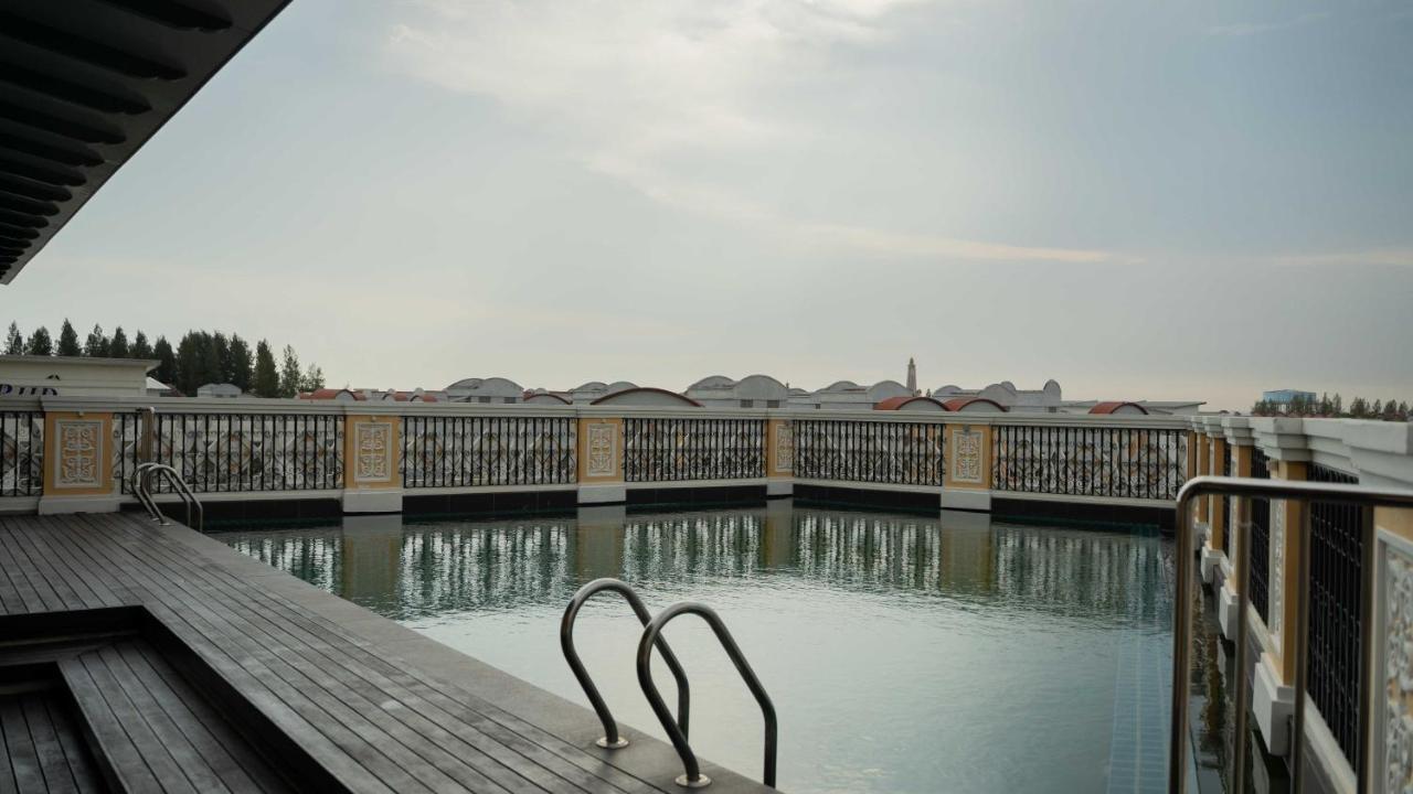 Kaizen Hotel & Suites Melaka Exteriör bild