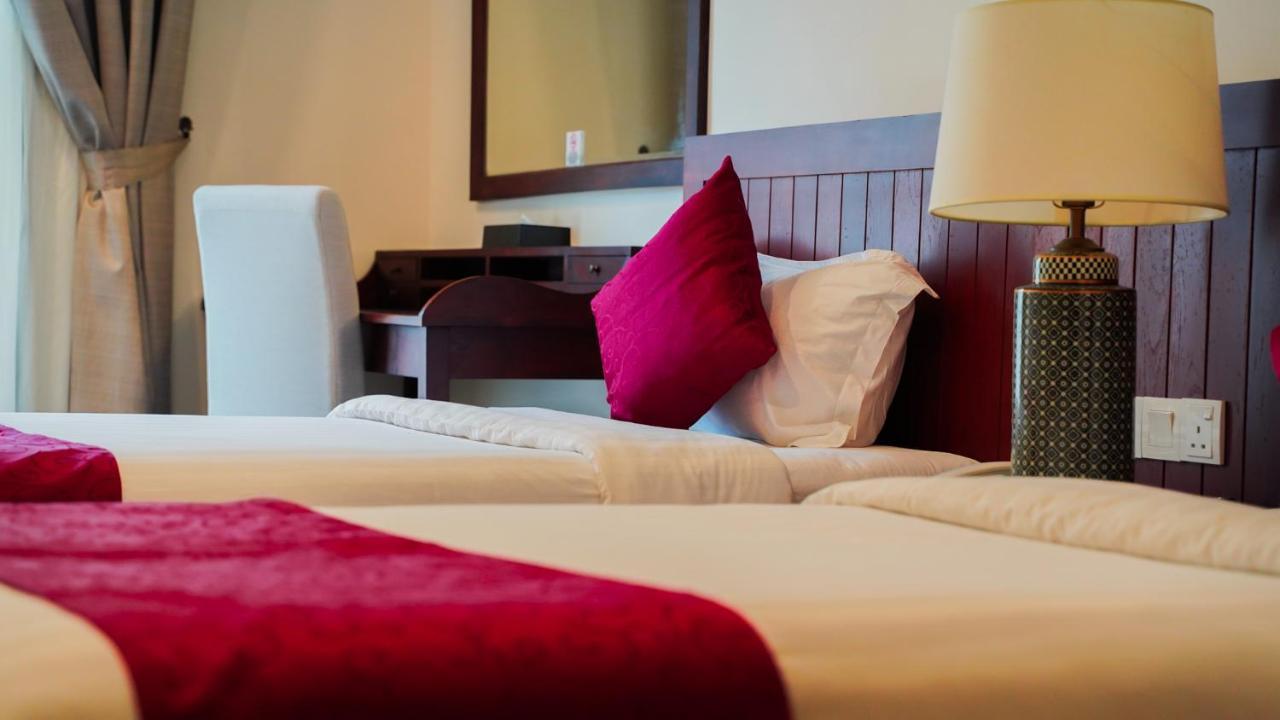 Kaizen Hotel & Suites Melaka Exteriör bild