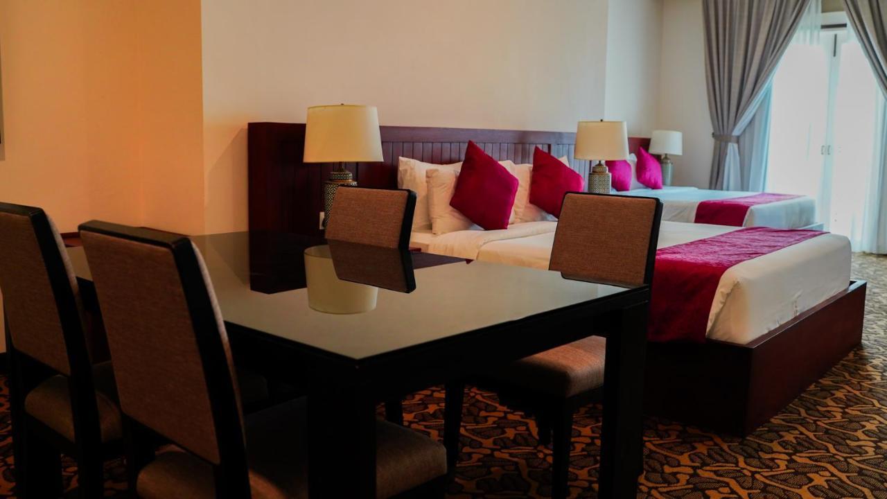 Kaizen Hotel & Suites Melaka Exteriör bild